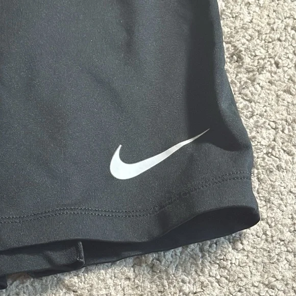 SOLD Nike small black golf skirts pleaded dry fit athletic women’s pocket sports - Picture 2 of 7